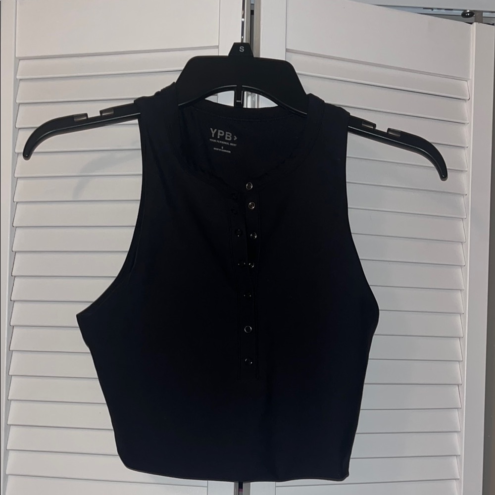 Black Sleeveless Crop Top